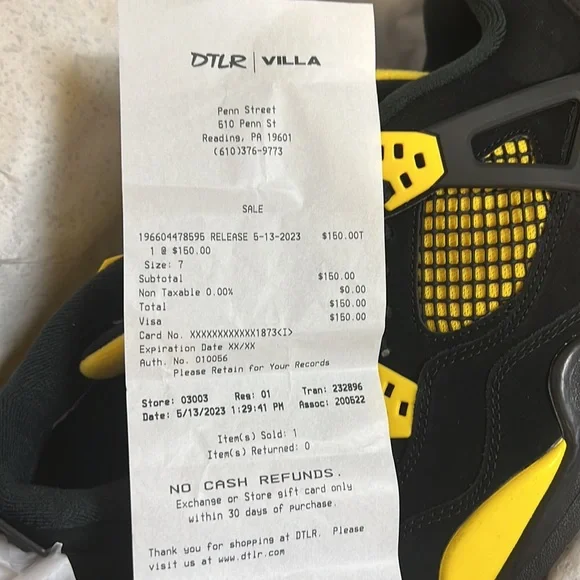 Jordan 4’s thunders size 7 youth or size 8 women I am negotiable
